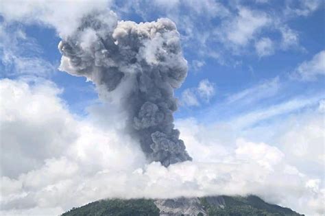 volcano erupted in indonesia